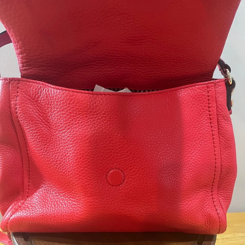 Kate‎ Spade Red Pebbled Leather Flap Crossbody Bag Gold Hardware Pom Pom Accent
